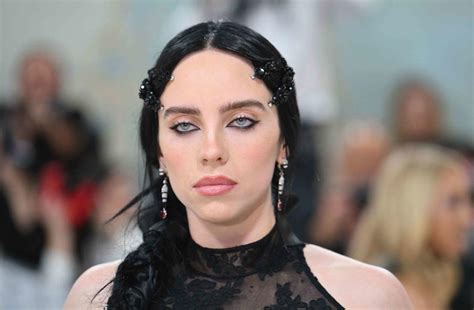 hot billie eilish photos|Billie Eilishs Stringy Bikini Selfie Just Revealed Her。